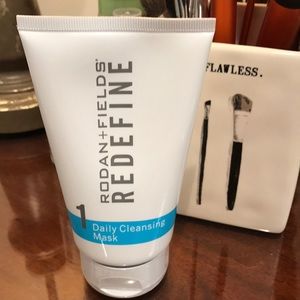 Rodan and Fields REDEFINE Daily Cleansing Mask